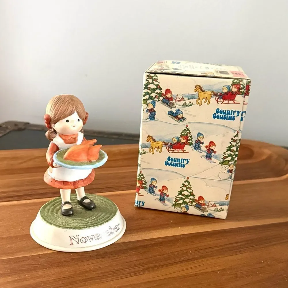 Enesco 1986  COUNTRY COUSINS Month November Sarah With Thanksgiving Turkey